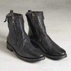 John Varvatos Collection Parisian double zip boot.
Size 9 EU 42